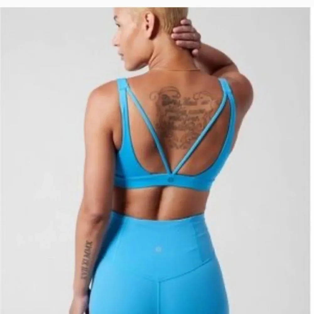 NWOT Athleta Exhale Bra D-DD comes with free gift